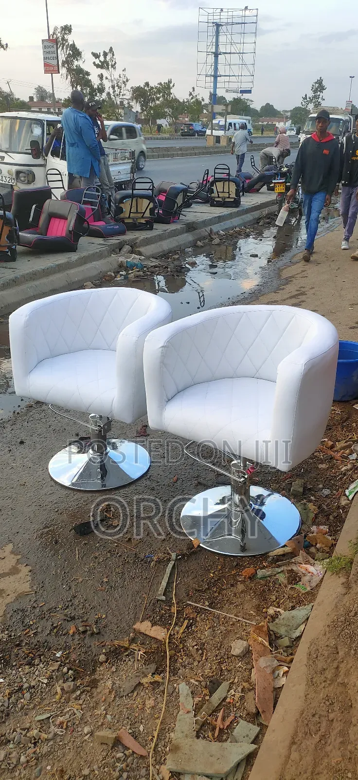 White Hydraulic Salon Seats/ Styling Seats