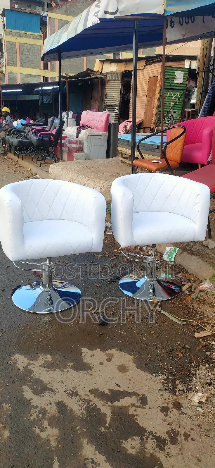 White Hydraulic Salon Seats/ Styling Seats