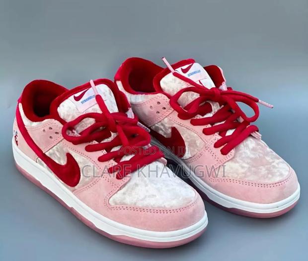 New Sb Dunk Low - main view