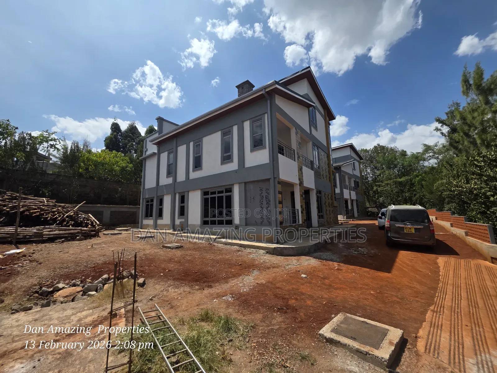 5bdrm Maisonette In Kerarapon/ Office For Sale