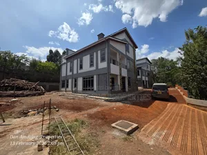 5bdrm Maisonette In Kerarapon/ Office For Sale
