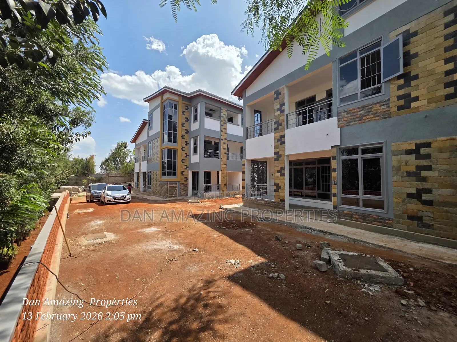 5bdrm Maisonette In Kerarapon/ Office For Sale