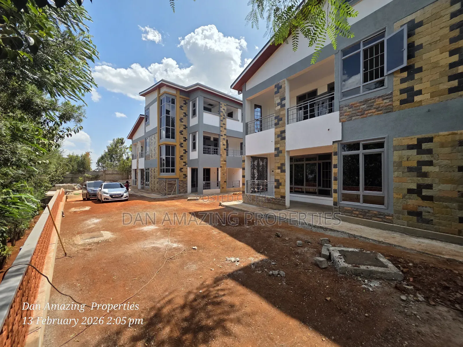 5bdrm Maisonette In Kerarapon/ Office For Sale