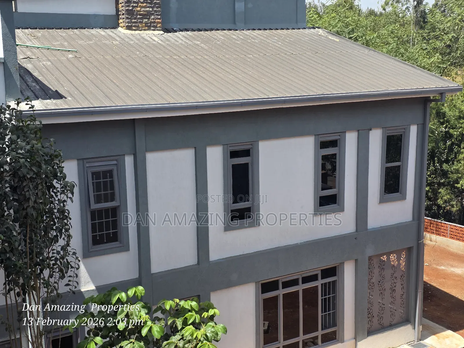 5bdrm Maisonette In Kerarapon/ Office For Sale