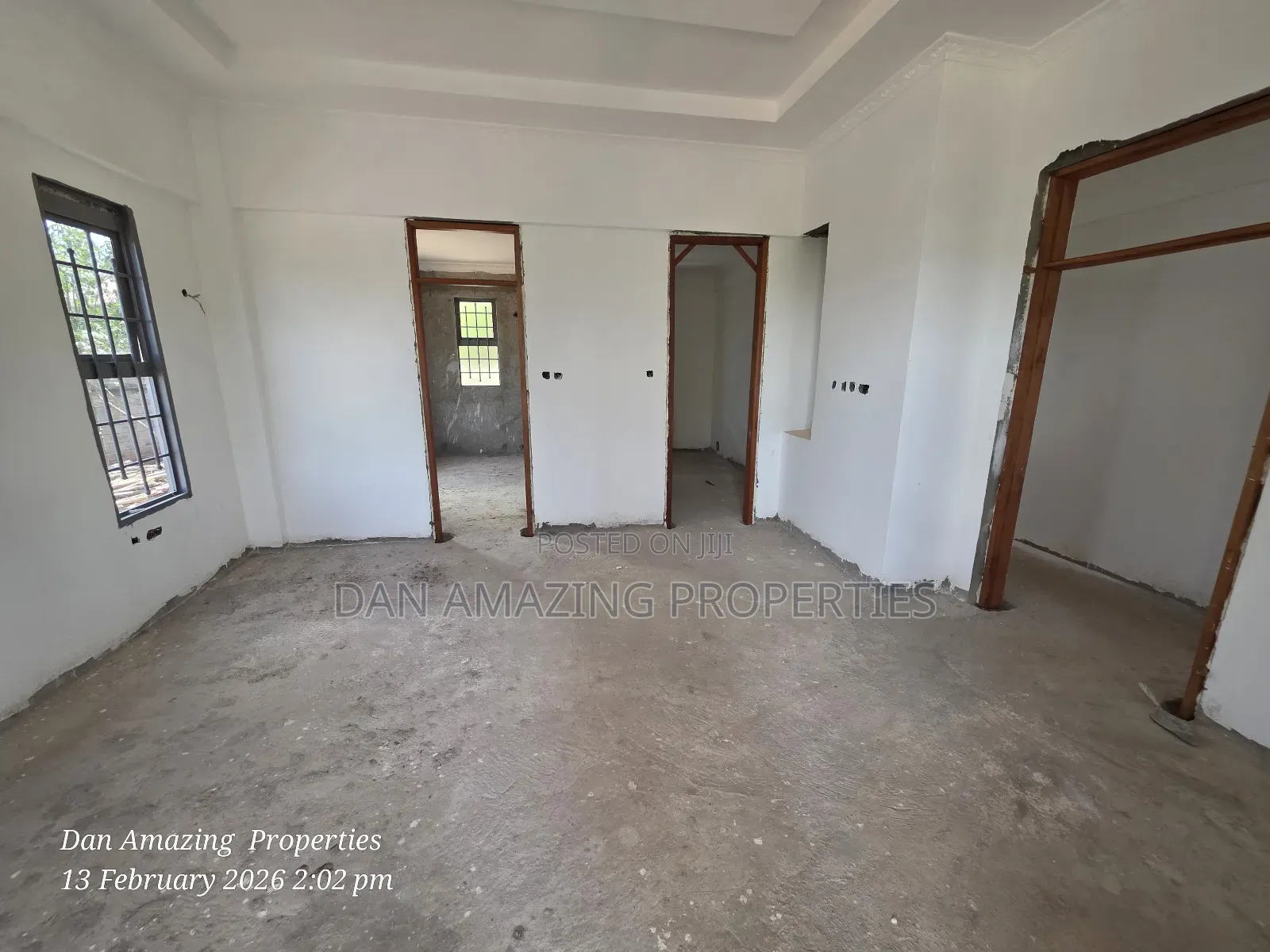5bdrm Maisonette In Kerarapon/ Office For Sale