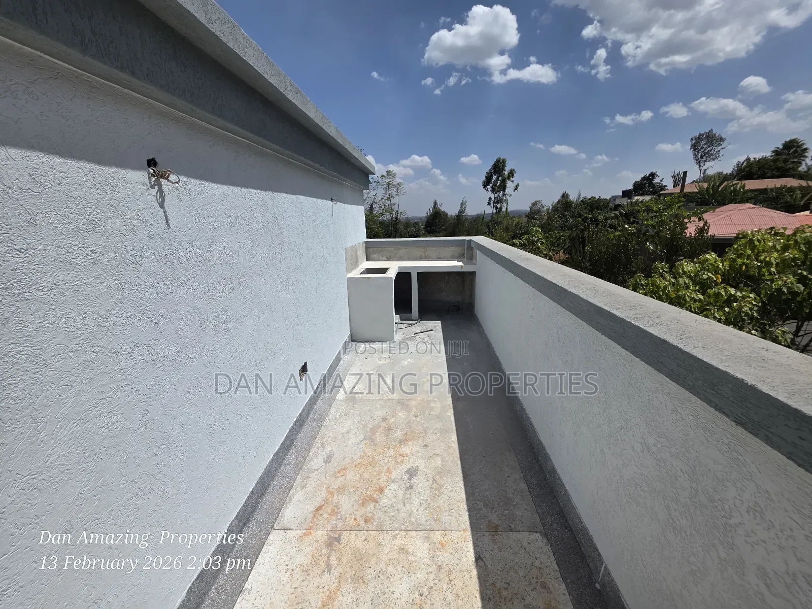 5bdrm Maisonette In Kerarapon/ Office For Sale