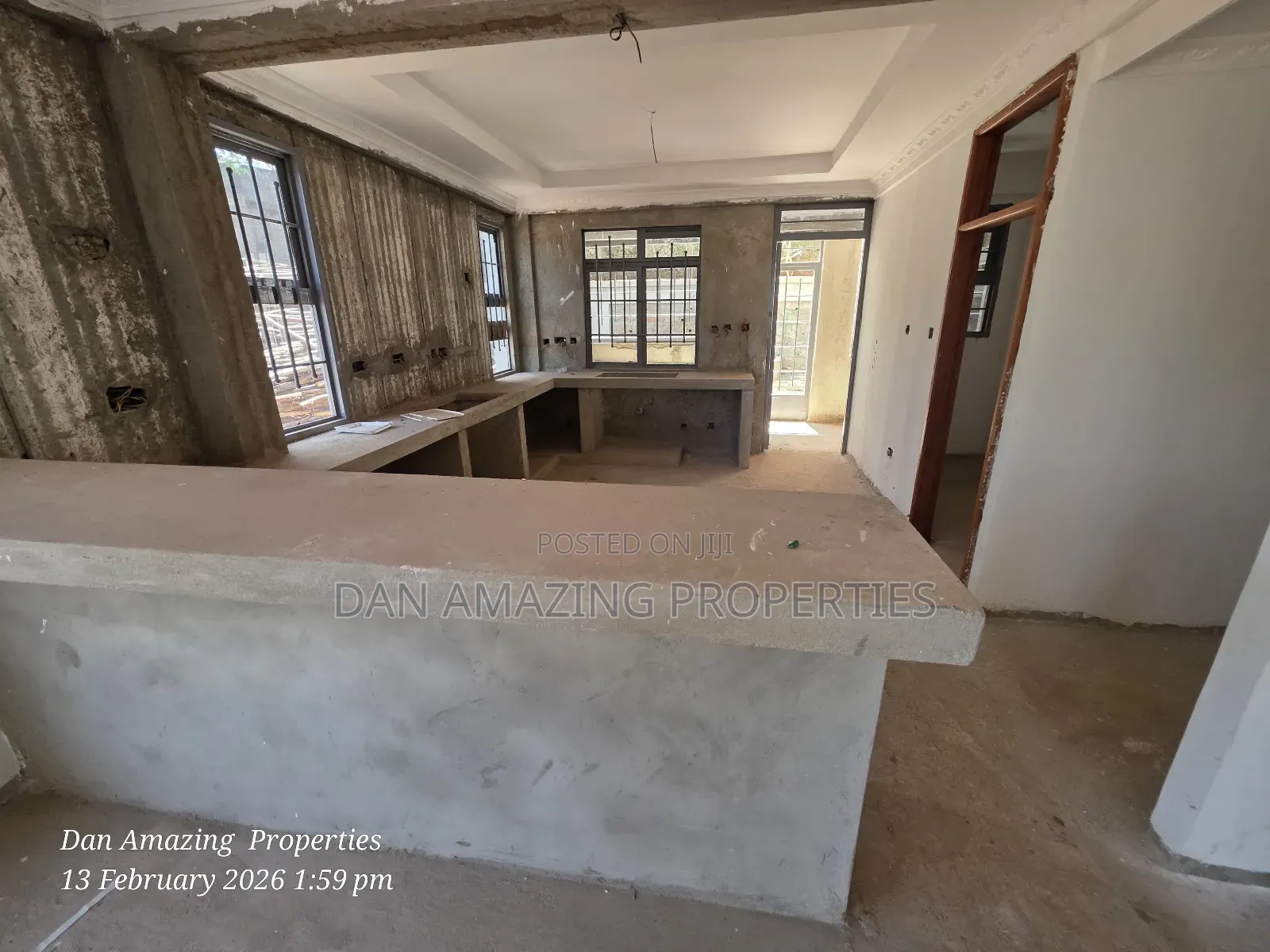 5bdrm Maisonette In Kerarapon/ Office For Sale