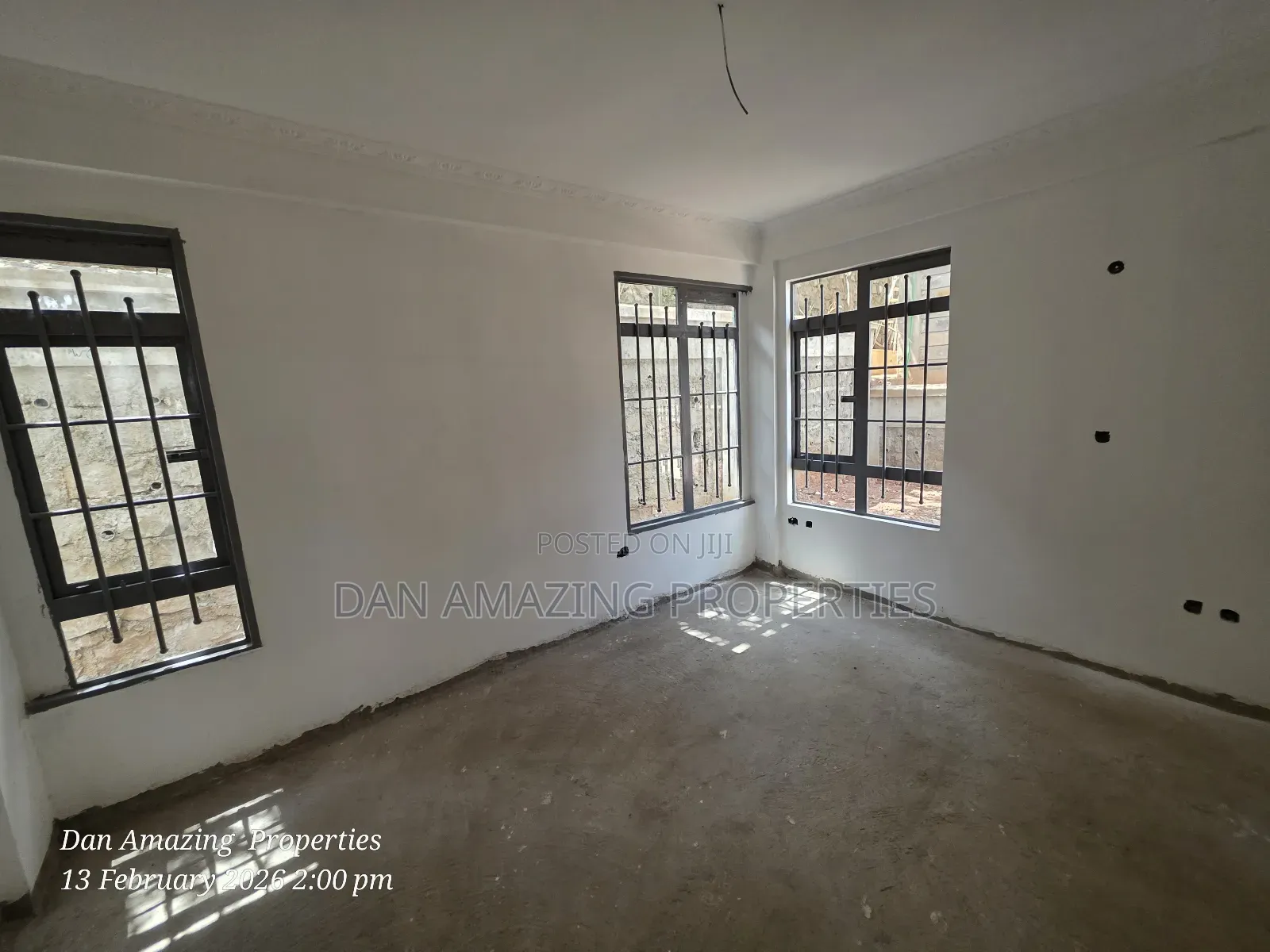 5bdrm Maisonette In Kerarapon/ Office For Sale
