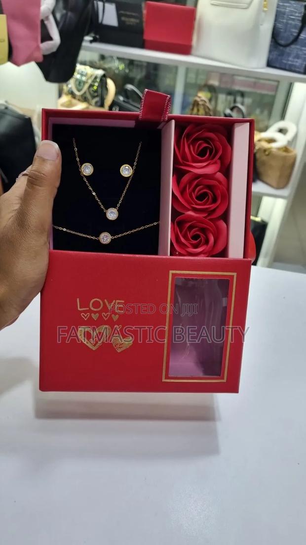 Exclusive Jewellery Set - main view