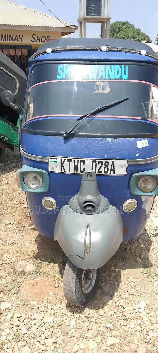 Piaggio 2020 Blue - main view