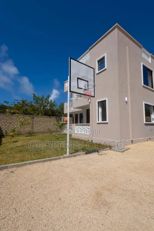 4 Bedroom Villa in Diani - thumbnail 3