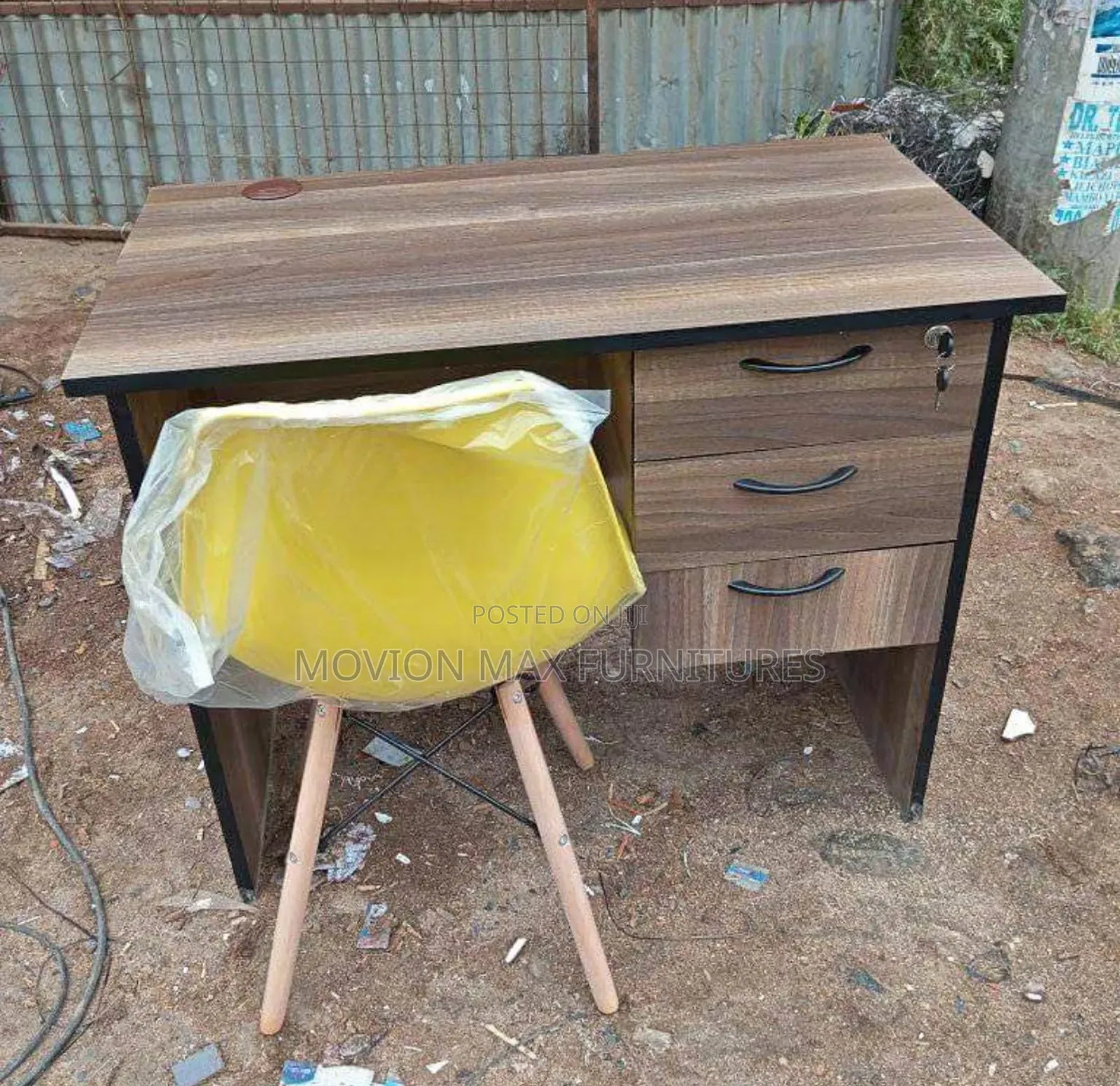 Yellow Ottoman Eames +Table