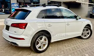 Audi Q5 2.0T Premium AWD quattro 2019 White