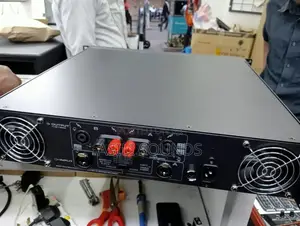Peavey Cs 4000/4080 Professional Power Amplifier.