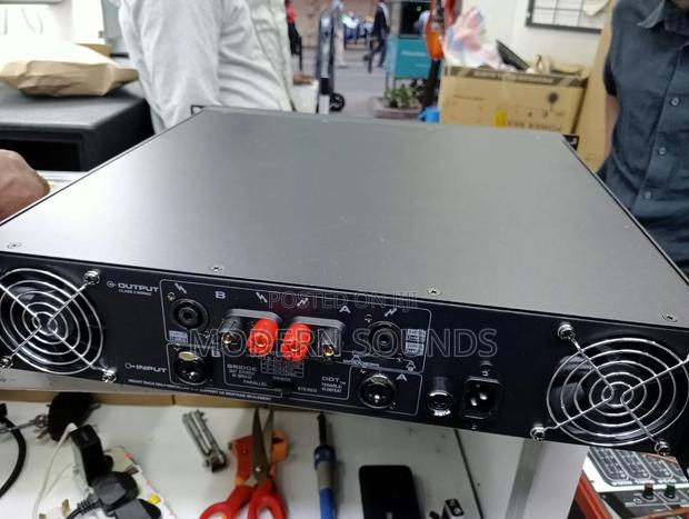 Peavey Cs 4000/4080 Professional Power Amplifier. - main view