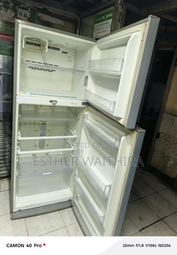 A Large Lg Double Door Fridge 500 Litres - thumbnail 3