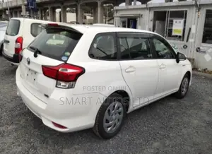 Toyota Corolla Fielder 1.5 Hybrid FWD 2018 Pearl