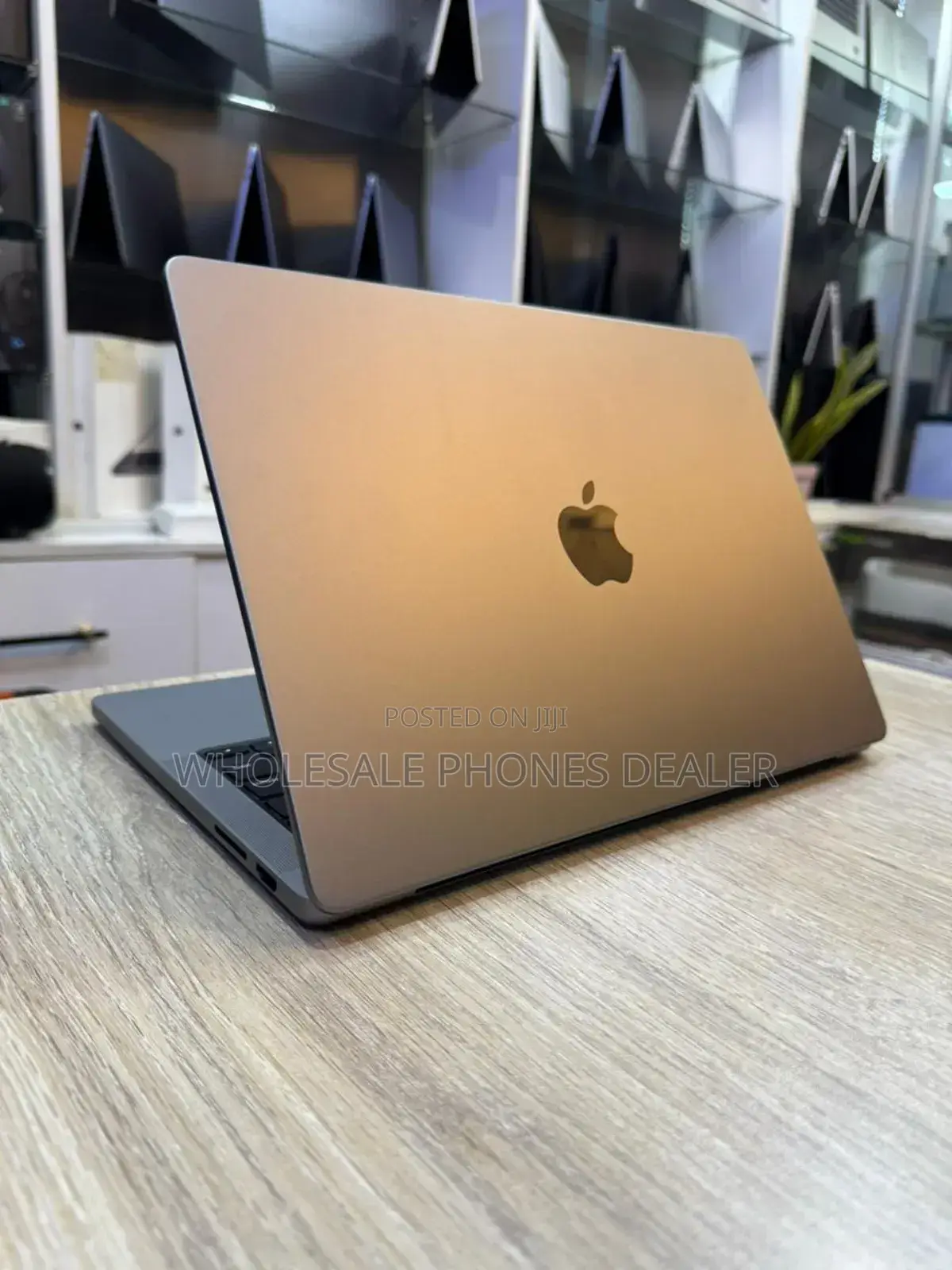 Laptop Apple MacBook Pro 2023 M3 Pro 14-inch 8GB Apple M3 SSD 512GB