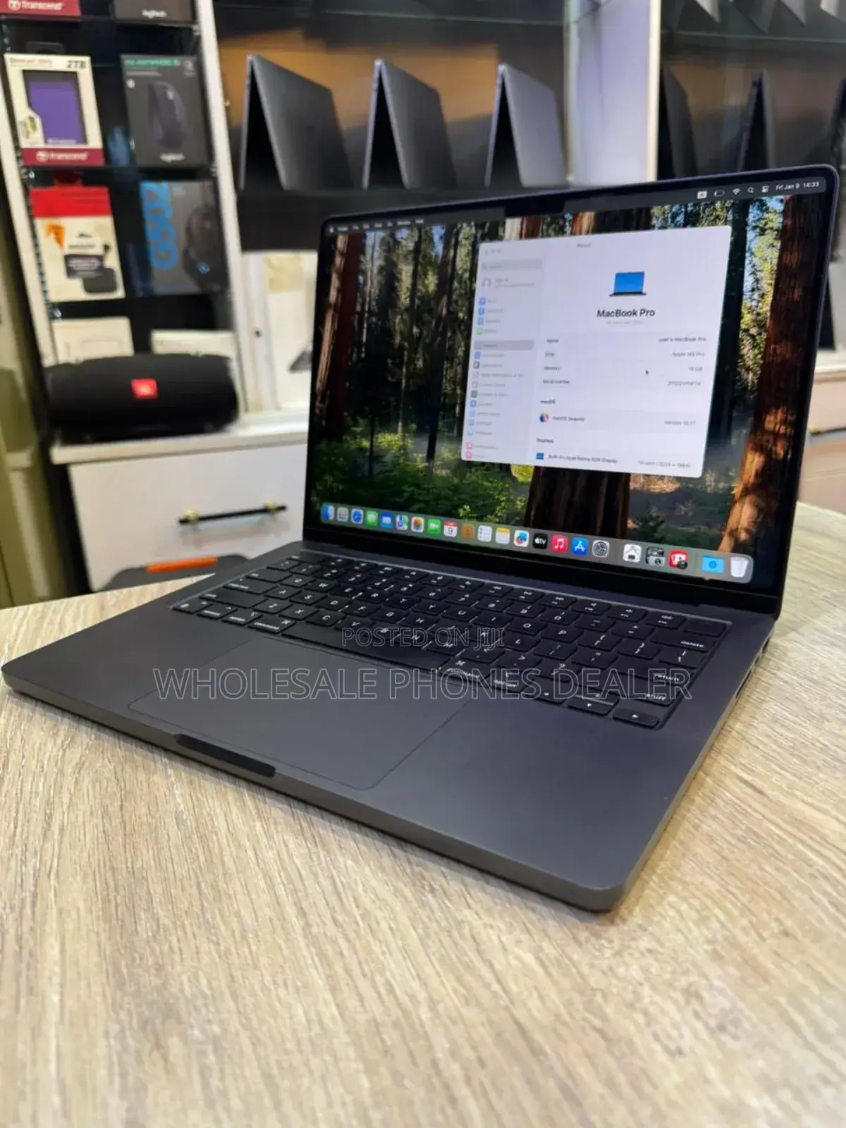 Laptop Apple MacBook Pro 2023 M3 14-inch 18GB Apple M3 Pro SSD 512GB