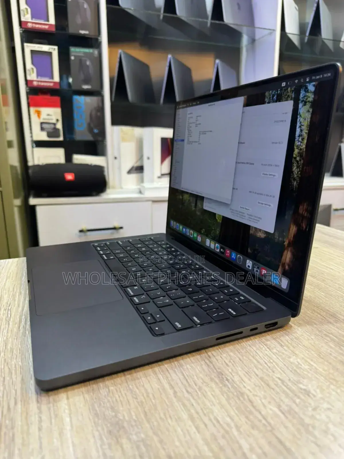 Laptop Apple MacBook Pro 2023 M3 14-inch 18GB Apple M3 Pro SSD 512GB
