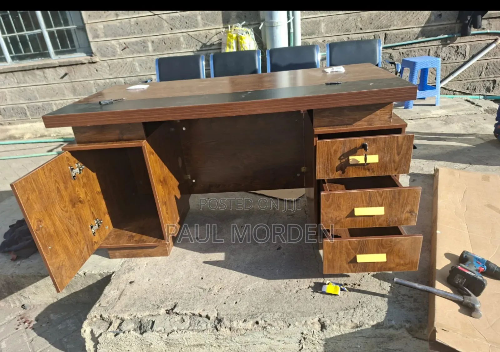 Furniture Table :Executive Computer Desk With Lock and Side Cabinet