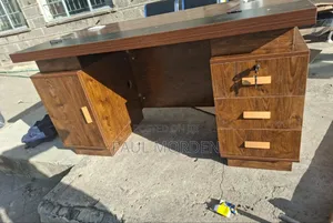 Furniture Table :Executive Computer Desk With Lock and Side Cabinet