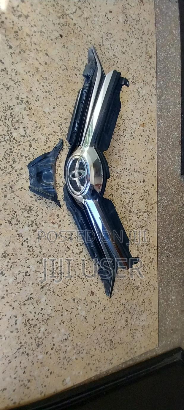 Toyota Auris Grill - thumbnail 2