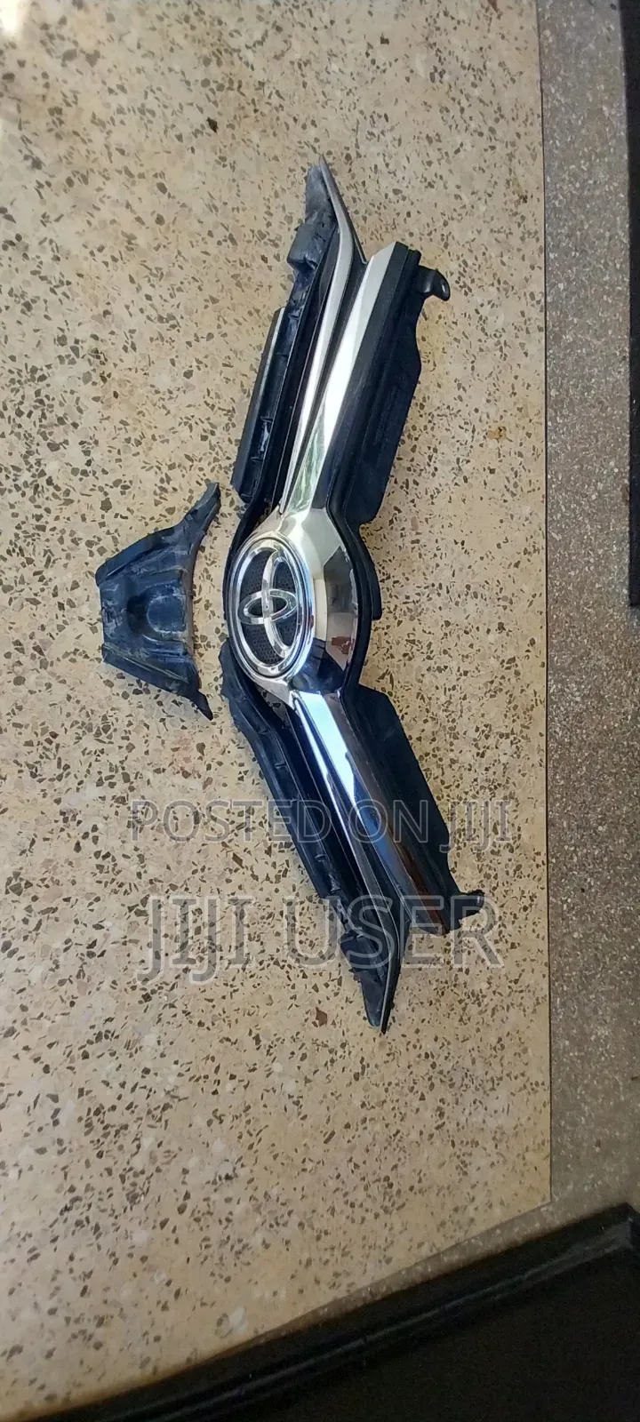 Toyota Auris Grill