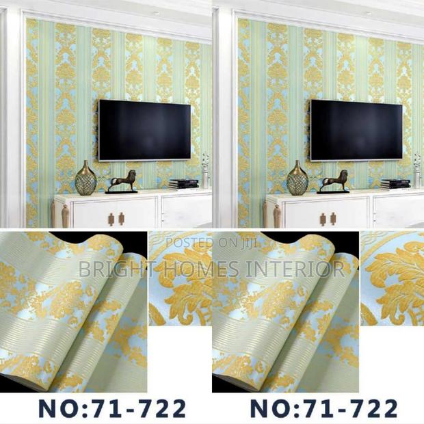 Hotel Gold Pattern Wallpaper With Unique Floral Design