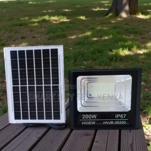 Durable 200w Solar Flood Light Ip67 Waterproof Rustproof Casing