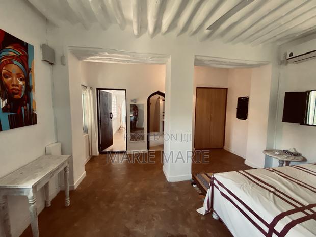 4bdrm House in Town Centre for sale - thumbnail 6