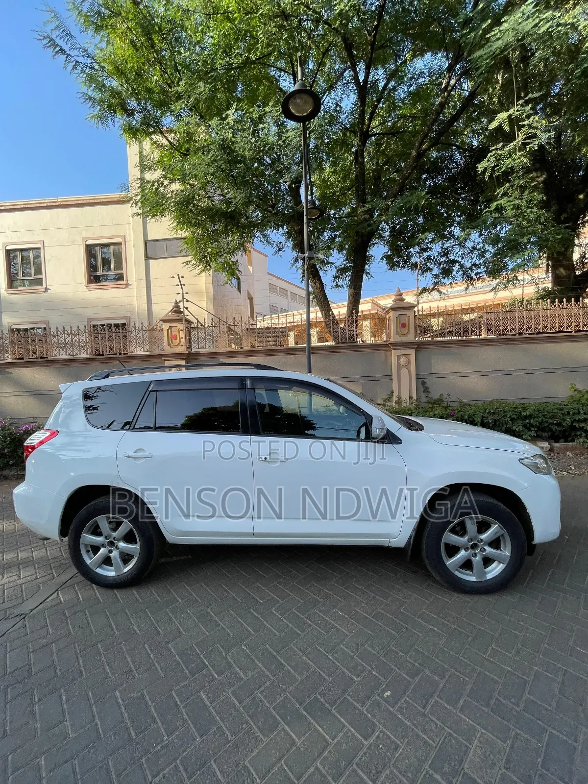 Toyota Vanguard 2009 White