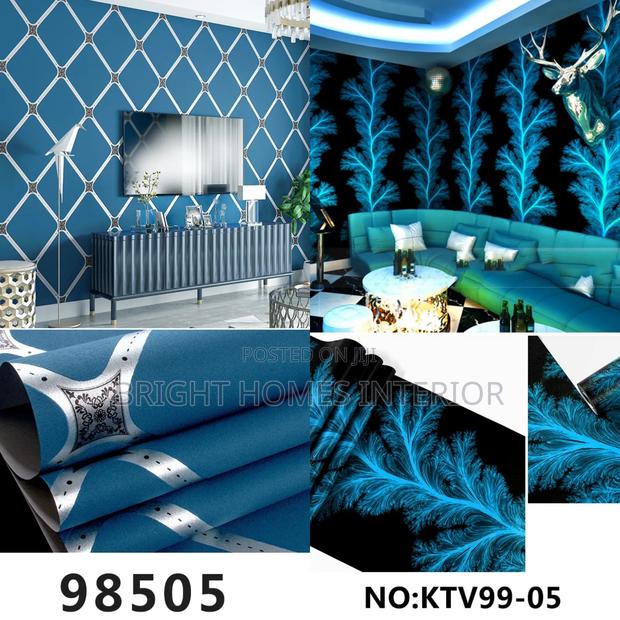 3d Leaf Like Club and Studio Wallpaper for Reflection of Light