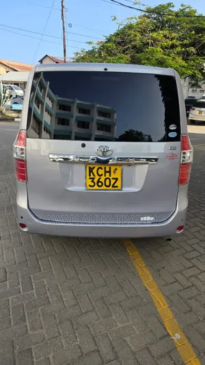 Toyota Noah 2010 Purple