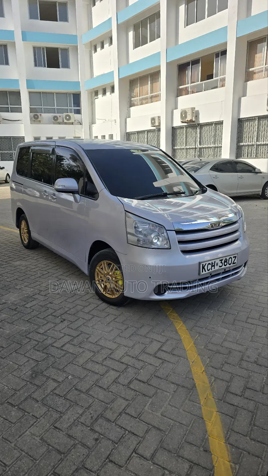 Toyota Noah 2010 Purple