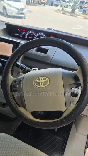 Toyota Noah 2010 Purple