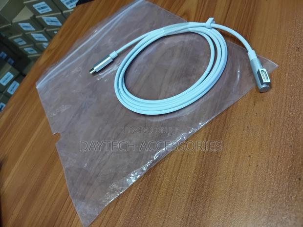 The Usb-C to Magsafe 1 (L-Tip) Charging Cable. - thumbnail 2