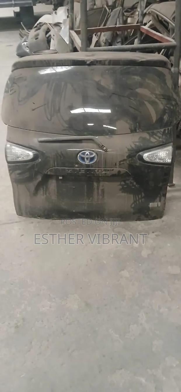 Toyota Sienta New Model Taillgate