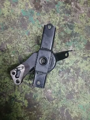 Toyota Vitz Front Right Engine Mount 2008–2015 Original Ex-Japan
