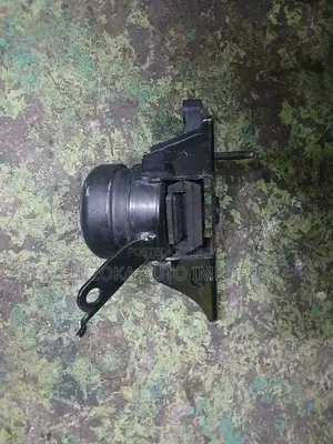 Toyota Vitz Front Right Engine Mount 2008–2015 Original Ex-Japan