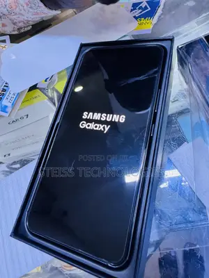 New Samsung Galaxy S22 5G 256 GB Green