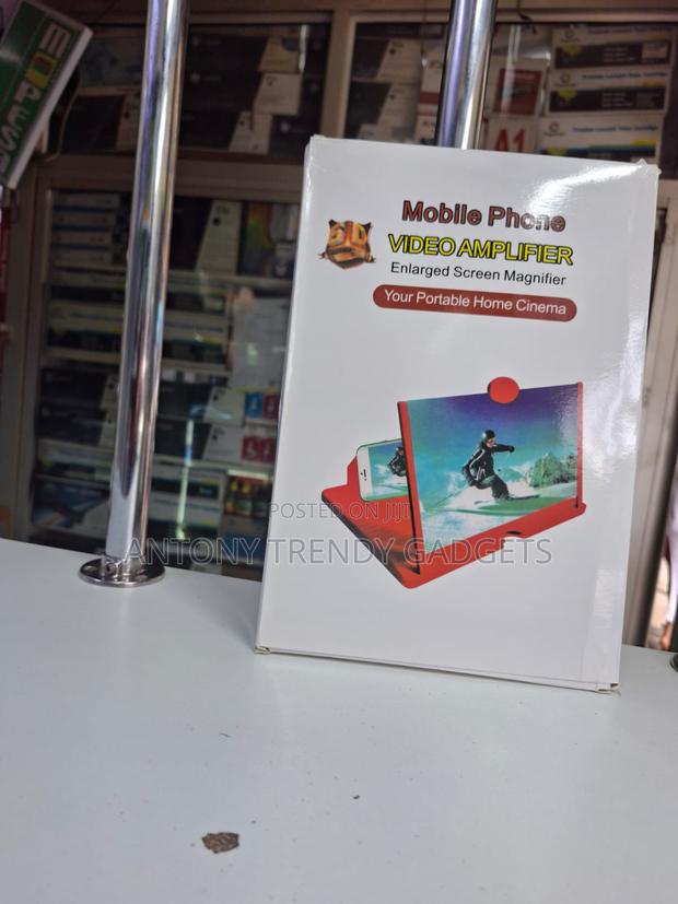 Foldable Smartphone Video Amplifier Blue Light Filter - main view