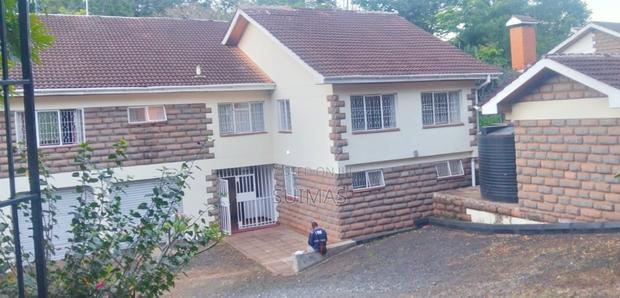 5bdrm Bungalow in Kitisuru for rent - main view