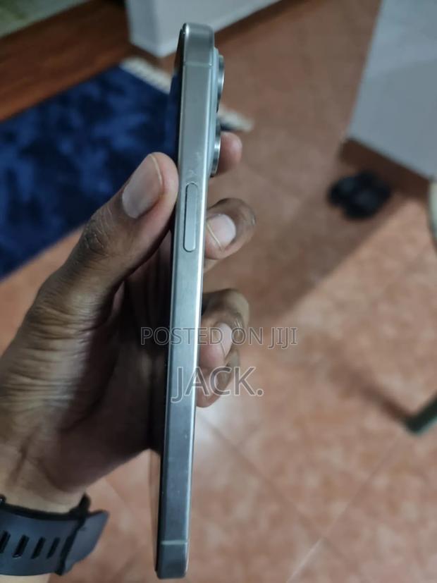 Apple iPhone 15 Pro Max 256 GB Gray - thumbnail 5