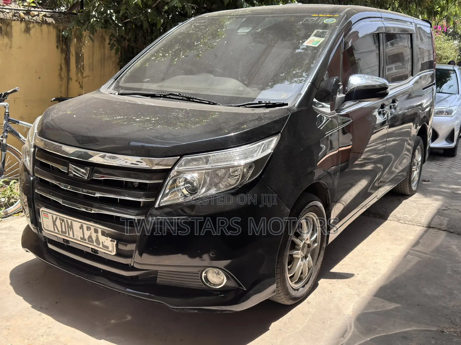 Toyota Noah 2.0 AWD (7 Seater) 2016 Black
