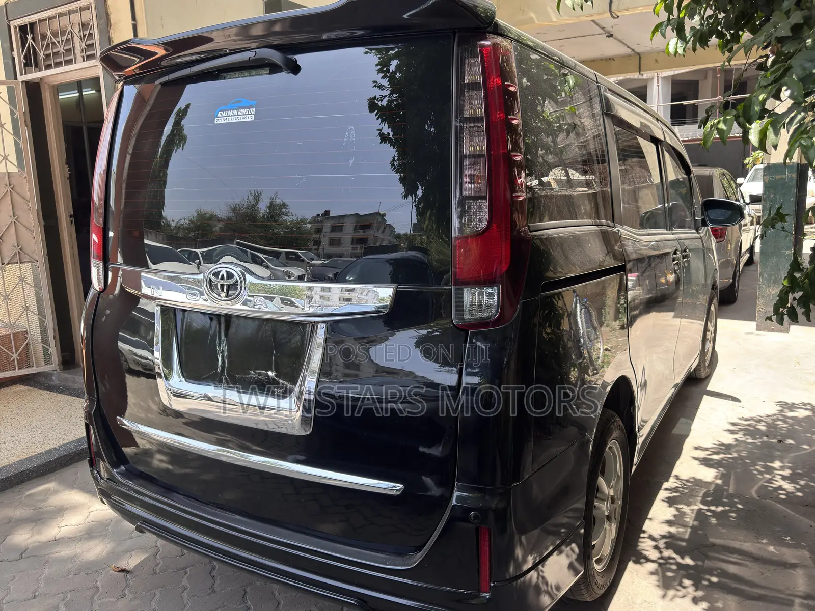 Toyota Noah 2.0 AWD (7 Seater) 2016 Black