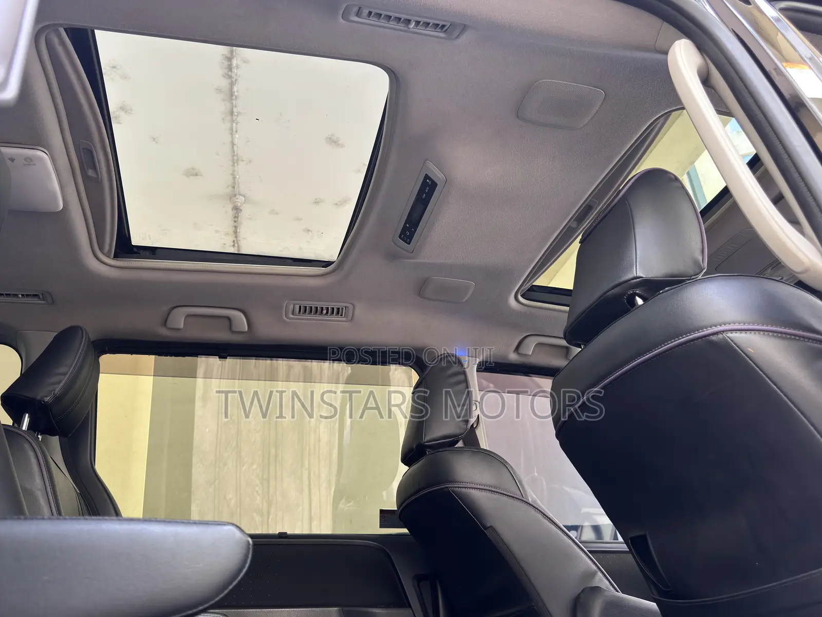 Toyota Noah 2.0 AWD (7 Seater) 2016 Black