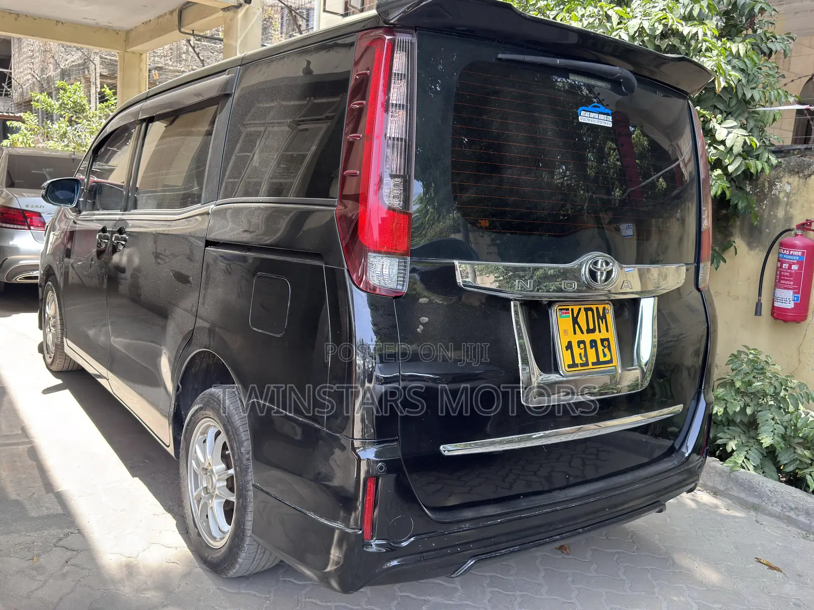 Toyota Noah 2.0 AWD (7 Seater) 2016 Black