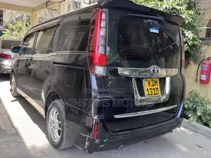 Toyota Noah 2.0 AWD (7 Seater) 2016 Black