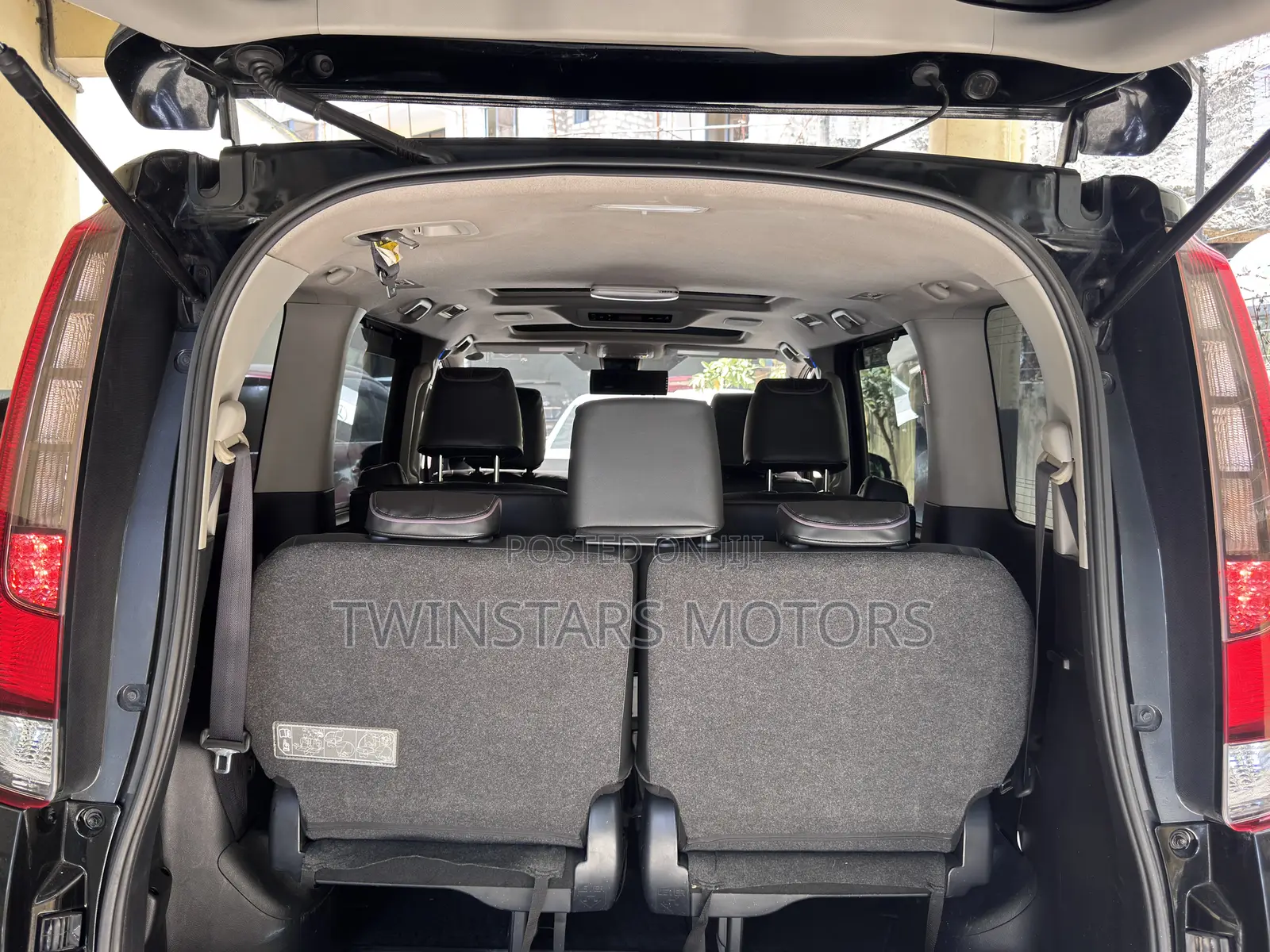 Toyota Noah 2.0 AWD (7 Seater) 2016 Black
